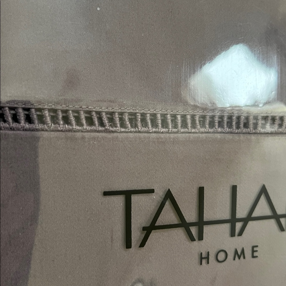 Tahari Home 100% cotton King Pillow Cases 400 thread count, New in packaging - Picture 12 of 15